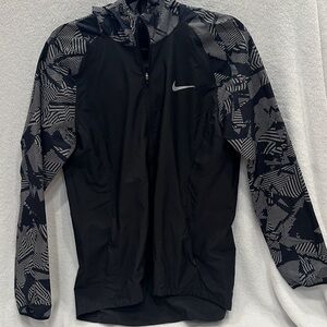 Nike Women’s Black Windbreaker with Geometric Sleeves